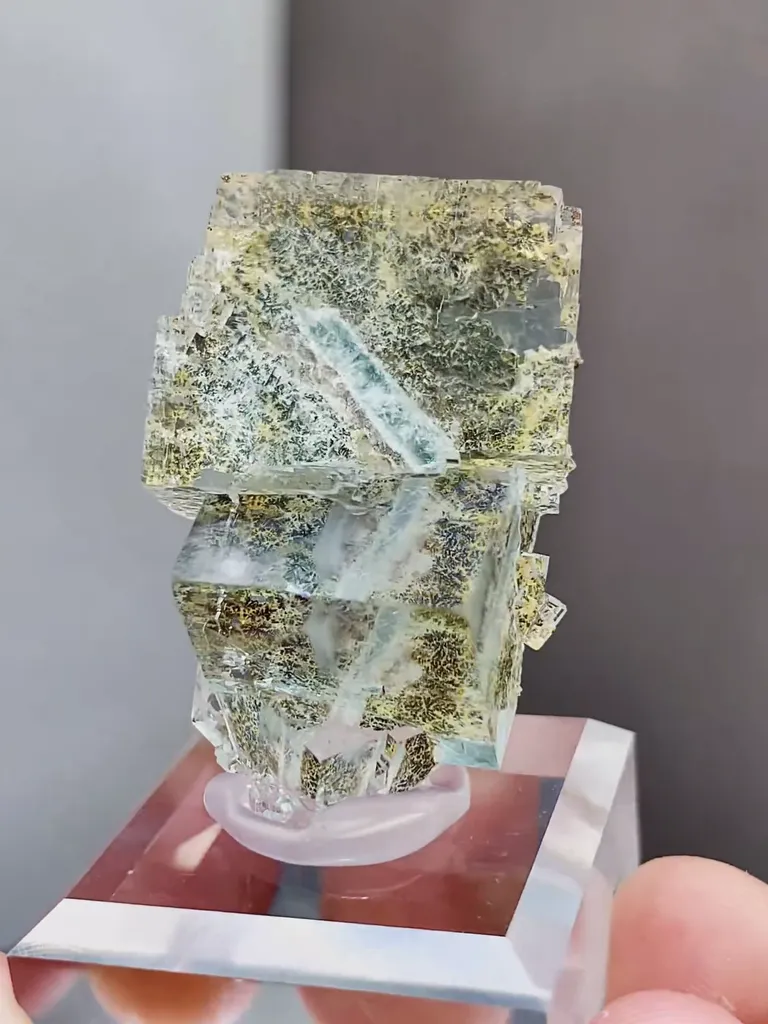 Natural Green Transparent Cubic Fluorite comes from Xianghualing,Hunan 25*17*30MM - image 2