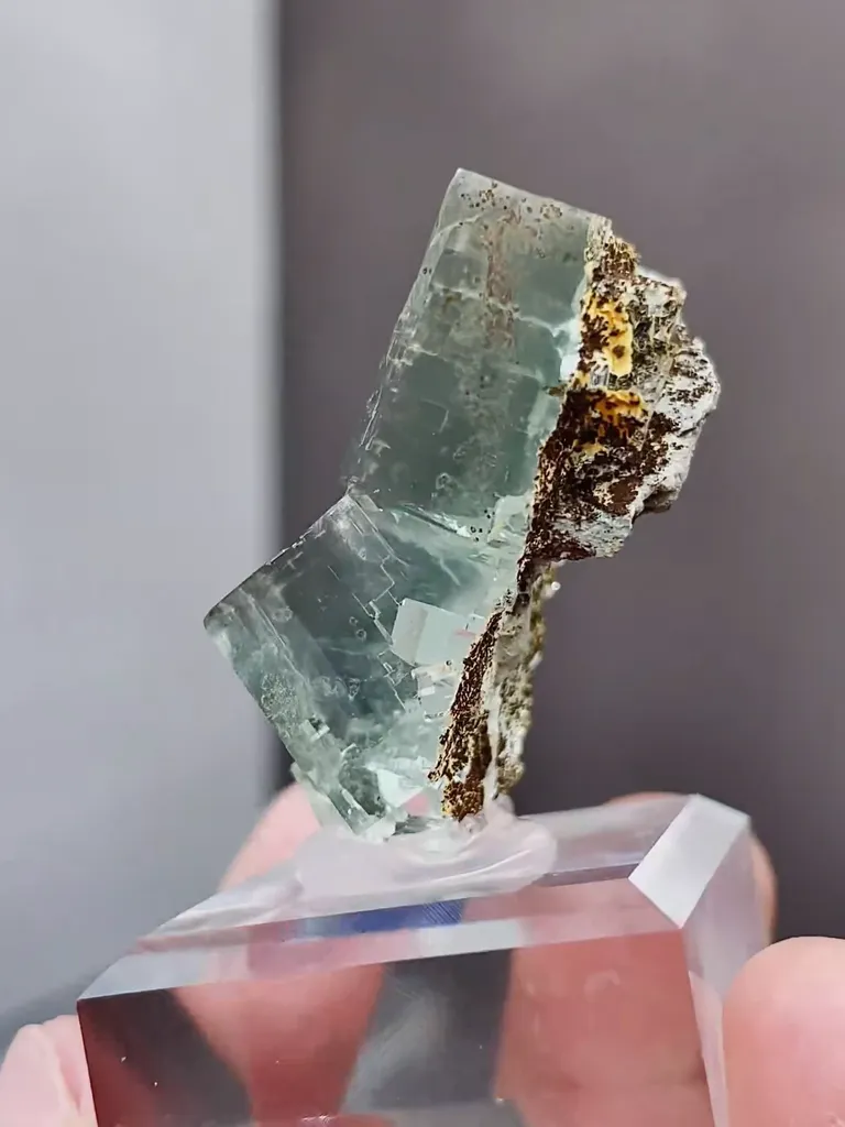 Natural Green Transparent Cubic Fluorite comes from Xianghualing,Hunan 25*17*30MM - image 4