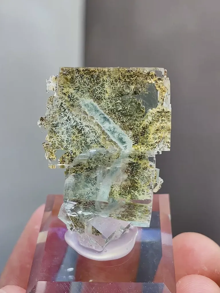 Natural Green Transparent Cubic Fluorite comes from Xianghualing,Hunan 25*17*30MM image
