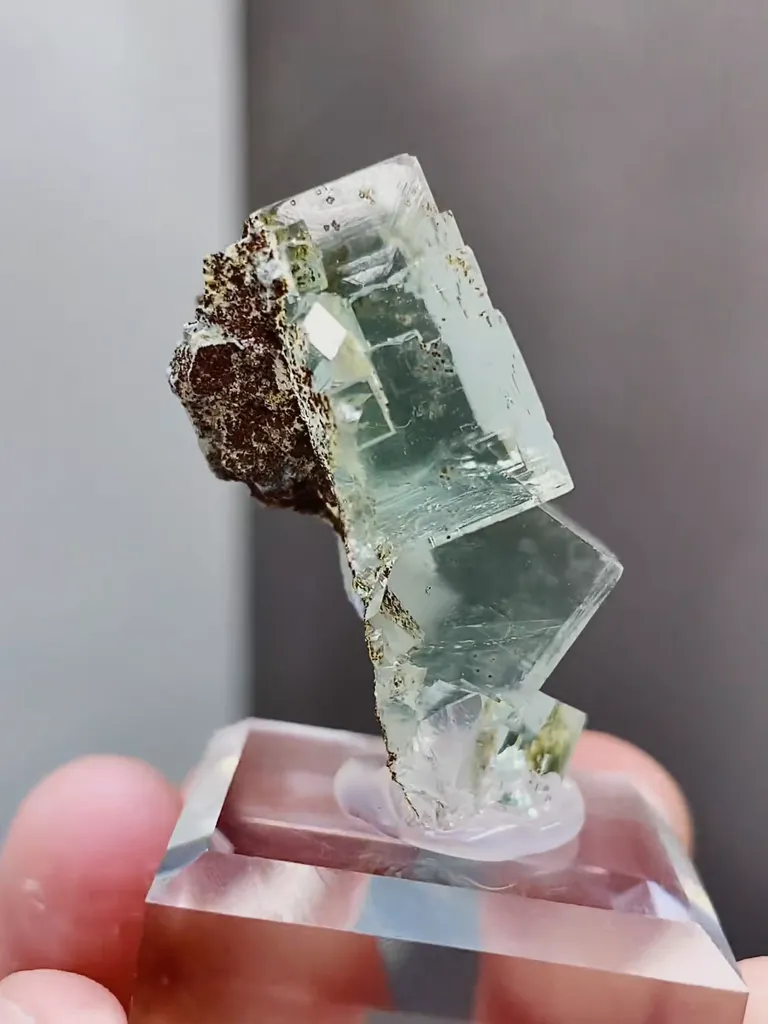 Natural Green Transparent Cubic Fluorite comes from Xianghualing,Hunan 25*17*30MM - image 3