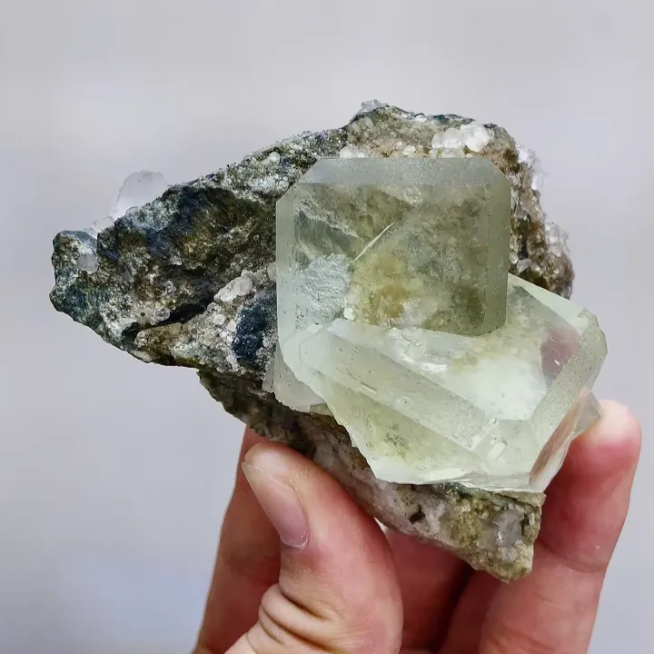 Natural Green Transparent Cubic Fluorite, Mineral Specimen: Xianghualing,Hunan (70*85*45mm) image