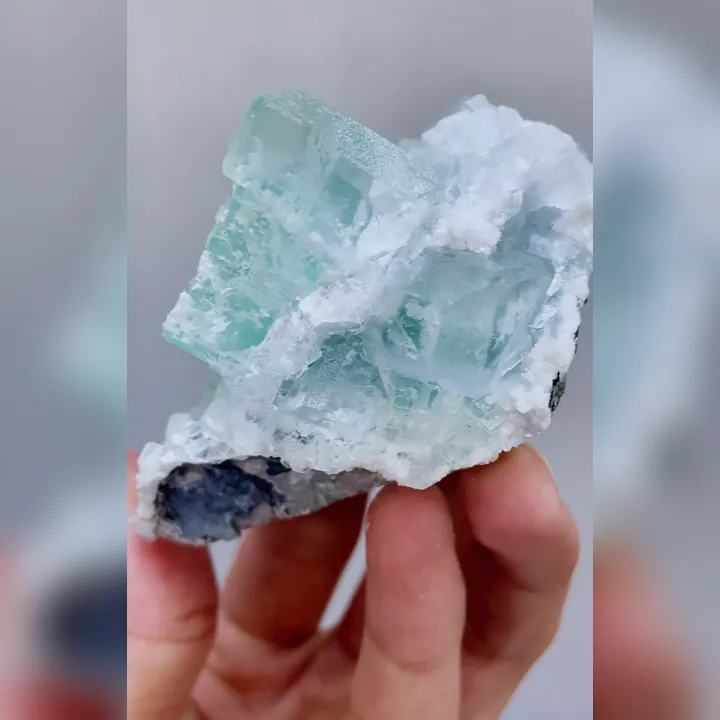 Natural Green Transparent Cubic Fluorite, Mineral Specimen:Xianghualing,Hunan (50*85*45mm) image