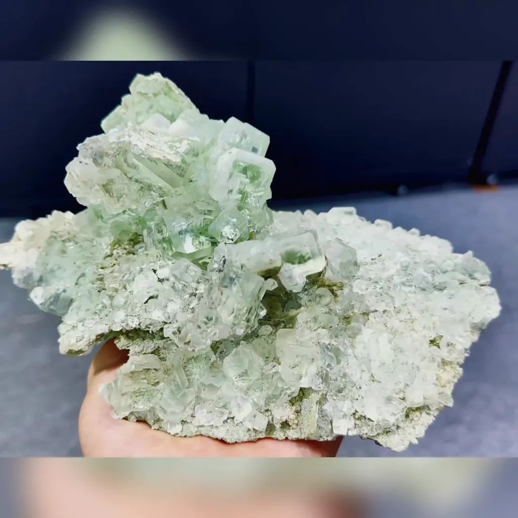 Natural Green Transparent Fluorite comes from Xianghualing,Hunan 130*100*95MM image