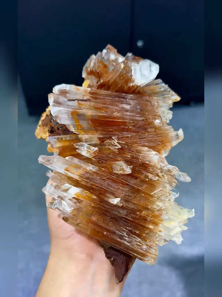 Natural Gypsum comes from Guizhou，China 180*140*45MM - image 3