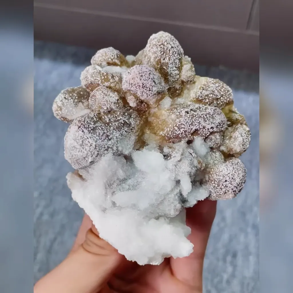 Natural Gypsum comes from Guizhou,China 90*95*40MM - image 5