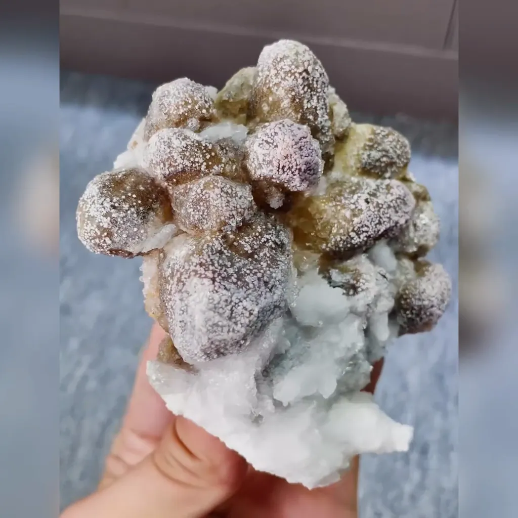 Natural Gypsum comes from Guizhou,China 90*95*40MM - image 4