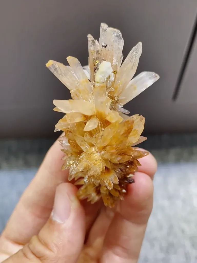 Natural Gypsum From Guizhou,China 30*40*65MM - image 2
