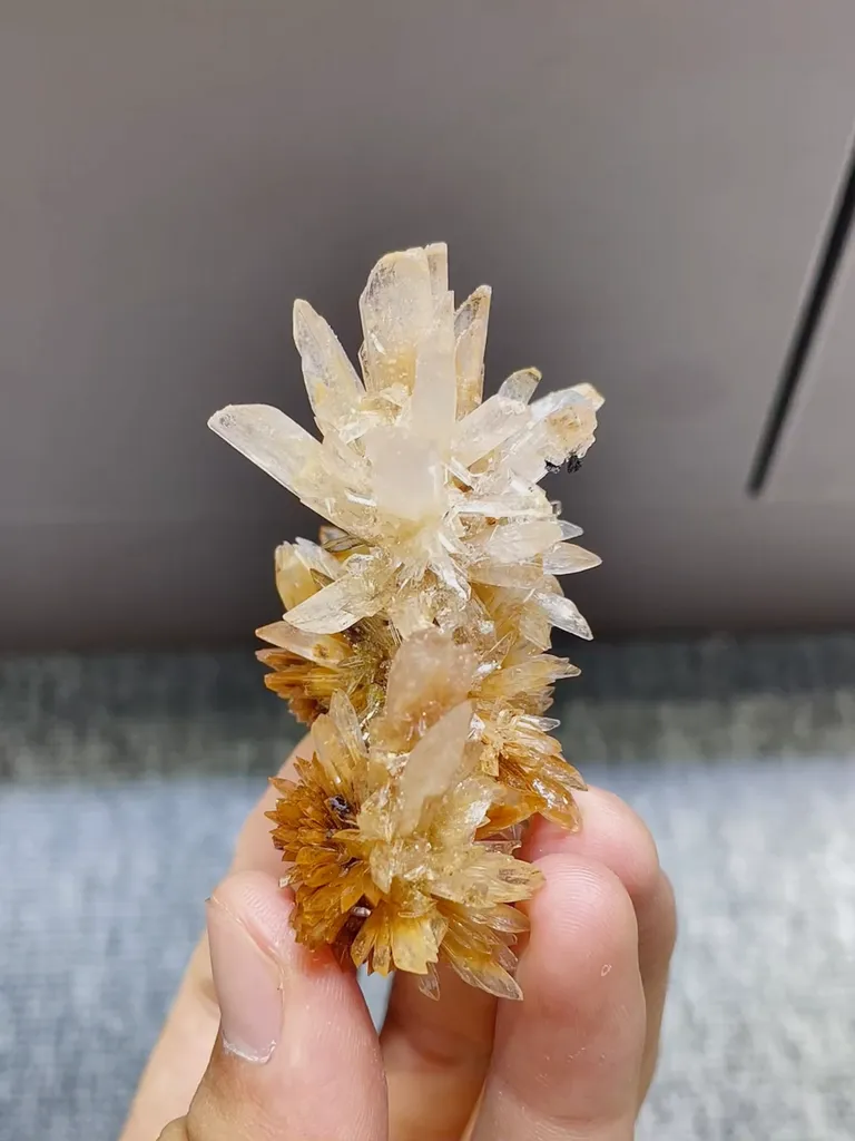 Natural Gypsum From Guizhou,China 30*40*65MM image