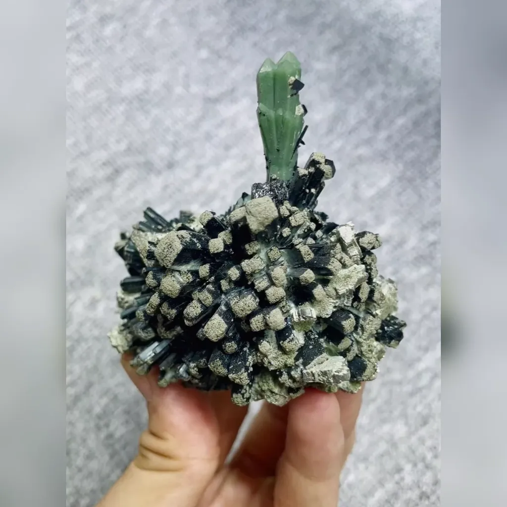 Natural Hedenbergite and Green Quartz Symbiosis comes from Inner Mongolia,China 75*55*60MM - image 6