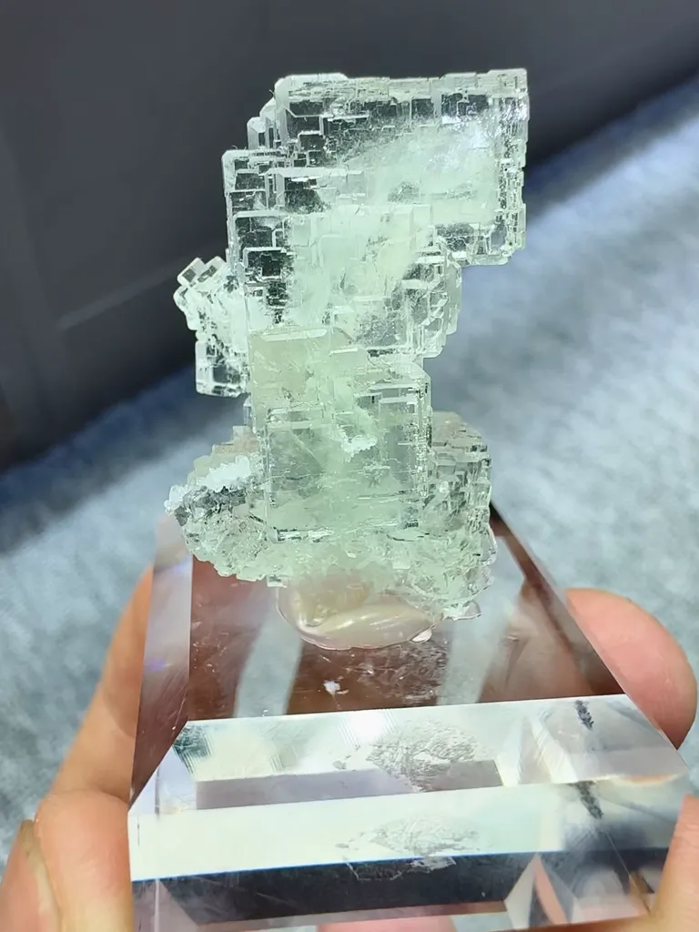 Natural High-transparency Green Fluorite and Crystal Coexist comes from Xianghaling,Hunan 20*10*30MM image