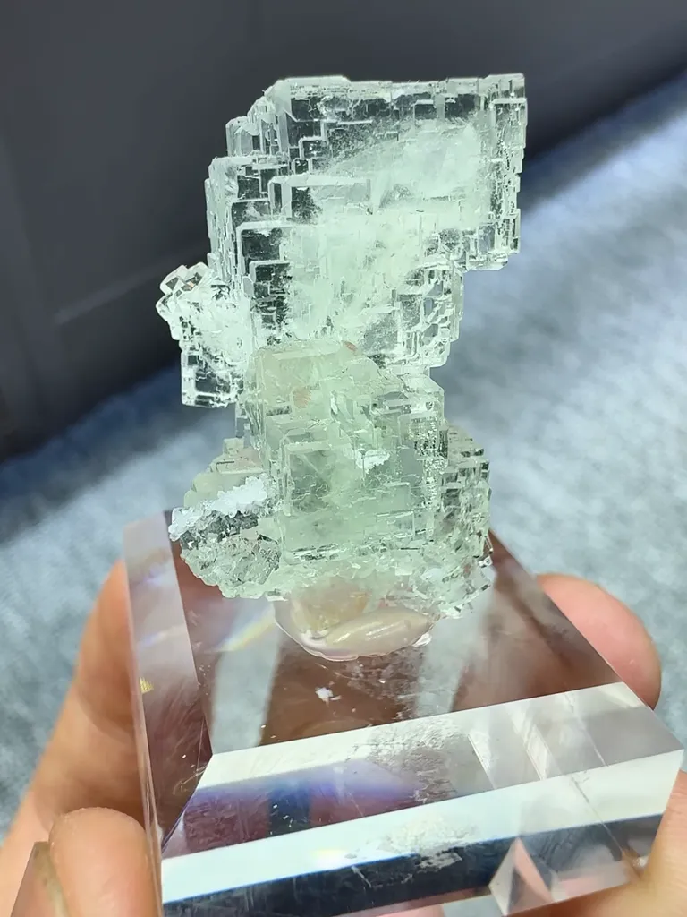 Natural High-transparency Green Fluorite and Crystal Coexist comes from Xianghaling,Hunan 20*10*30MM - image 6