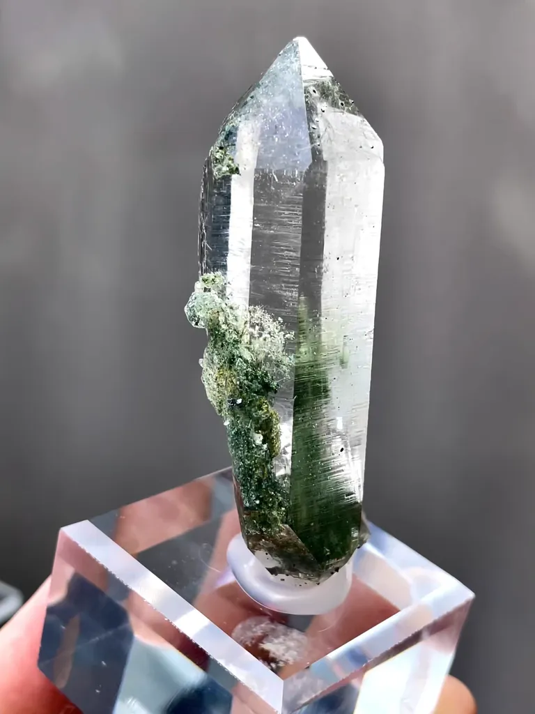 Natural Himalayan Quartz Tower Point comes from the Himalayas 20*20*60MM - image 3