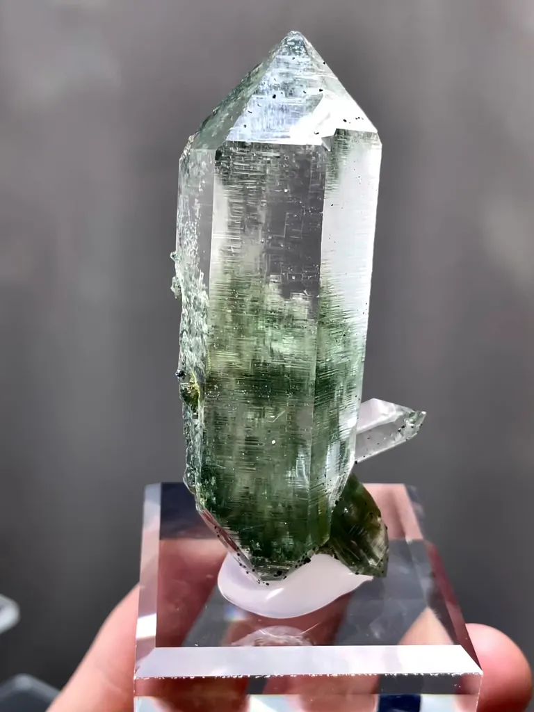 Natural Himalayan Quartz Tower Point comes from the Himalayas 20*20*60MM - image 2