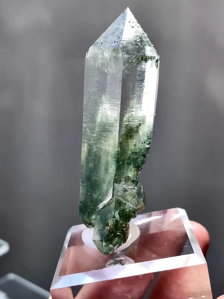 Natural Himalayan Quartz Tower Point comes from the Himalayas 20*20*60MM - image 4