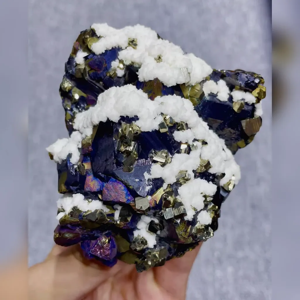 Natural Magnetite Pyrite and Dolomite Symbiosis comes from Yaogangxian,Hunan 90*70*45MM image