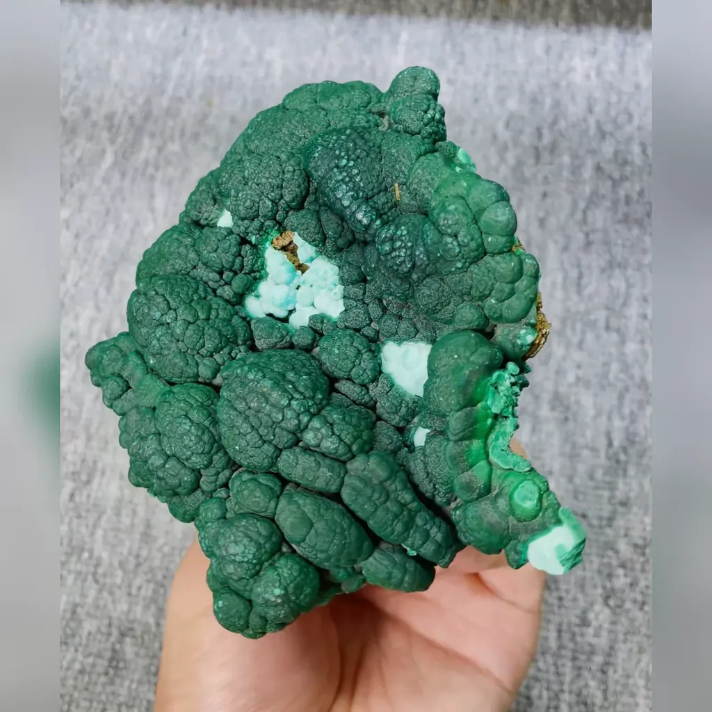 Natural Malachite comes from Guilin,Guangxi 115*100*45MM - image 2