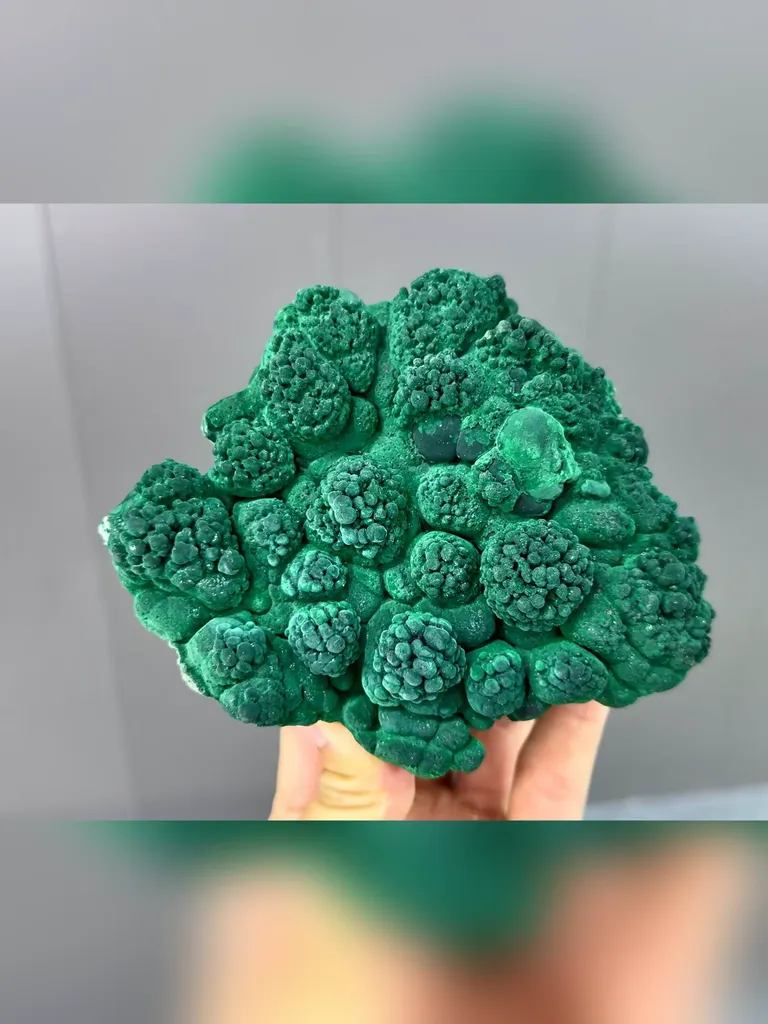 Natural Malachite comes from Guilin,Guangxi 130*30*110MM - image 4
