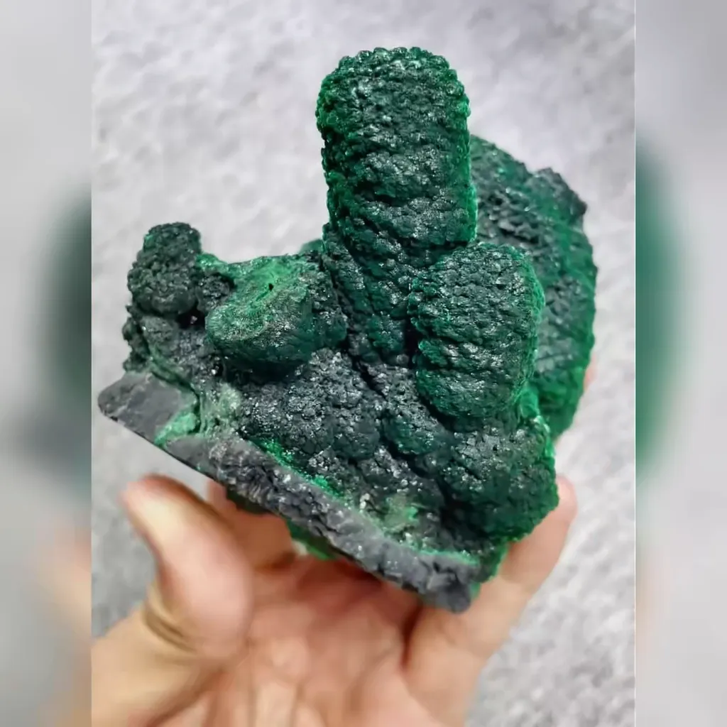Natural Malachite comes from Guilin,Guangxi 80*100*65MM - image 3