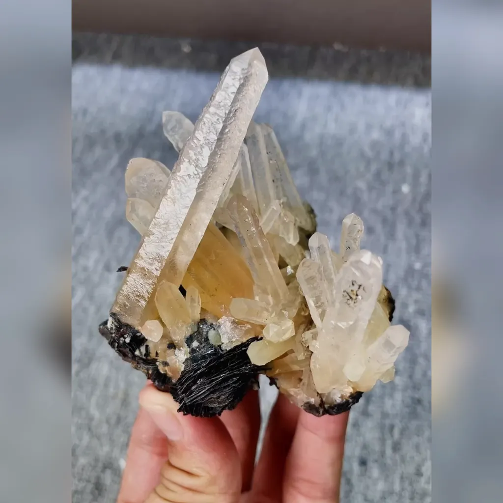 Natural Mango Quartz and Specularite Symbiosis comes from Jinlong,Guangdong 70*50*80MM image