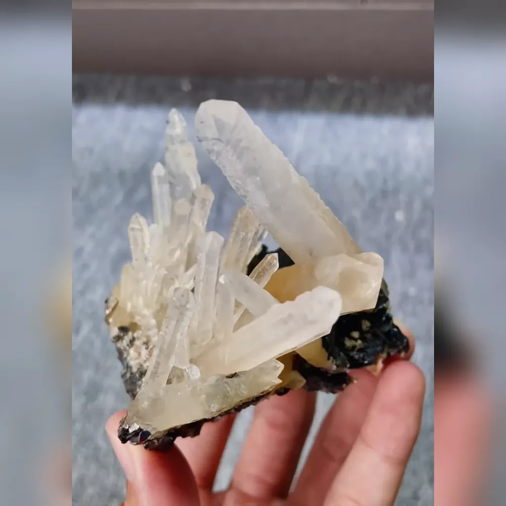 Natural Mango Quartz and Specularite Symbiosis comes from Jinlong,Guangdong 70*50*80MM - image 2