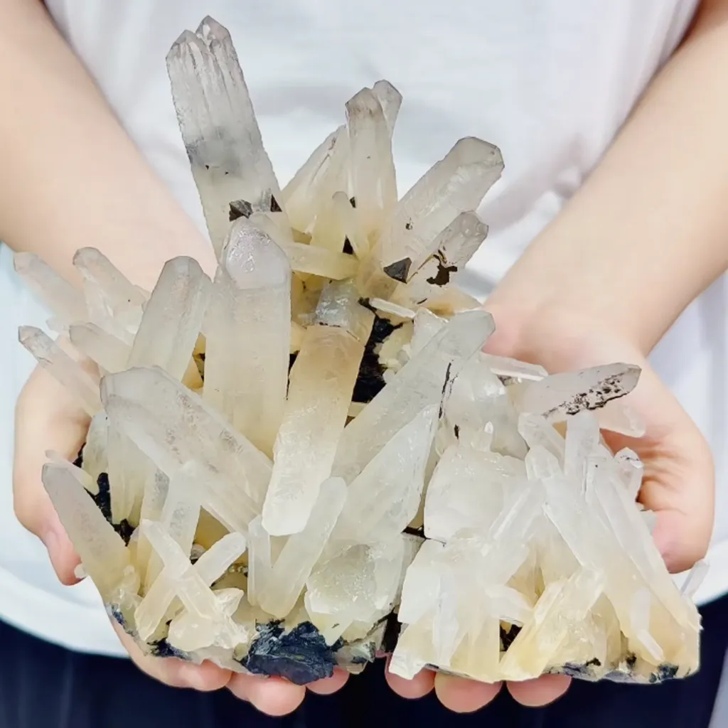 Natural Mango Quartz Cluster comes from Jinlong,Guangdong 190*120*140MM image
