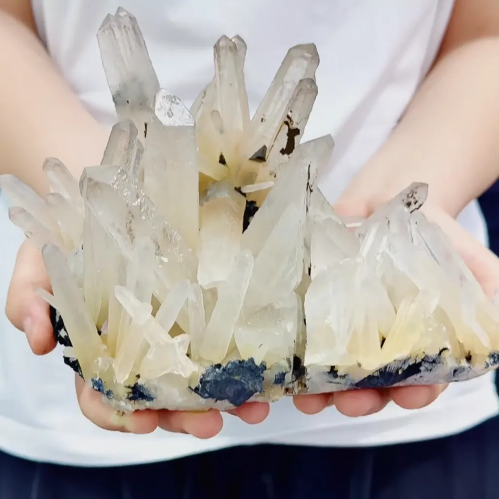 Natural Mango Quartz Cluster comes from Jinlong,Guangdong 190*120*140MM - image 2