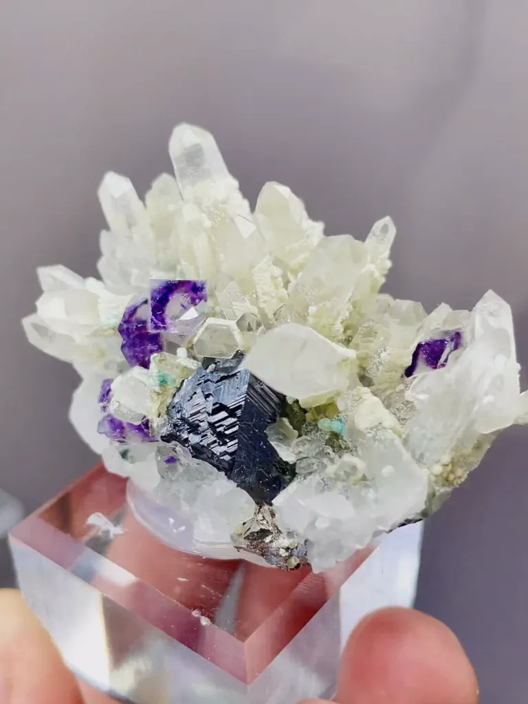 Natural Phantom Fluorite and Crystal Clusters coexist with Wolframite comes from Yaogangxian,China 45*25*20MM - image 2