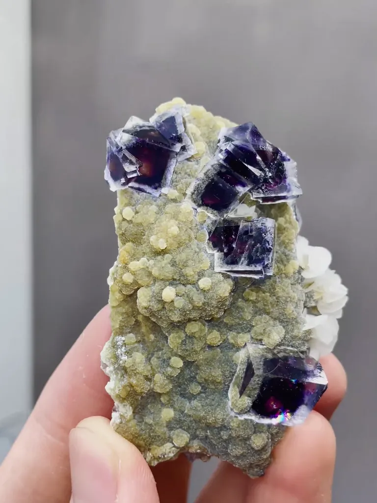 Natural Phantom Fluorite and Flake Calcite coexist with Mica comes from Yindu,Inner Mongolia 40*20*60MM - image 3