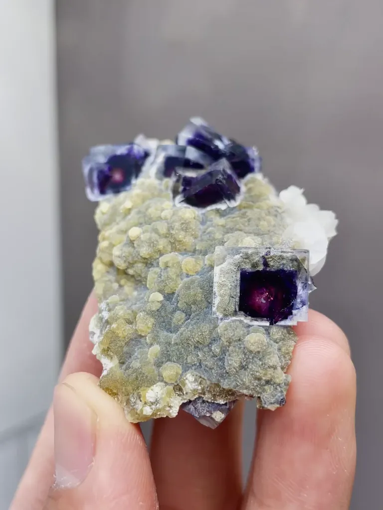 Natural Phantom Fluorite and Flake Calcite coexist with Mica comes from Yindu,Inner Mongolia 40*20*60MM image