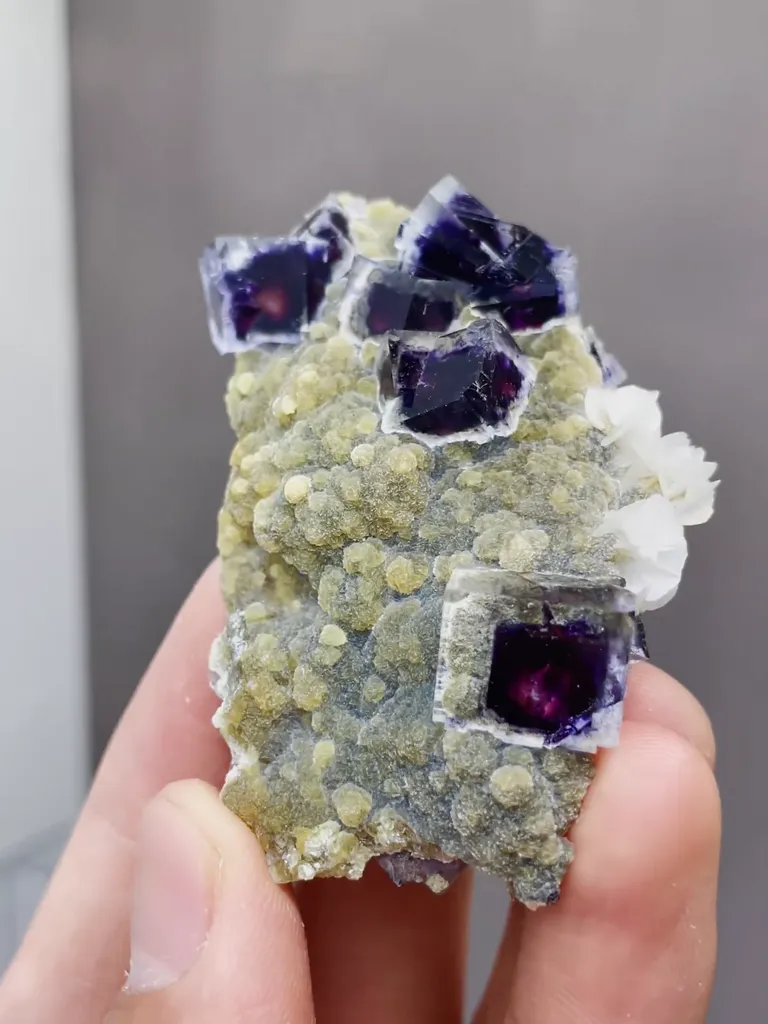 Natural Phantom Fluorite and Flake Calcite coexist with Mica comes from Yindu,Inner Mongolia 40*20*60MM - image 2