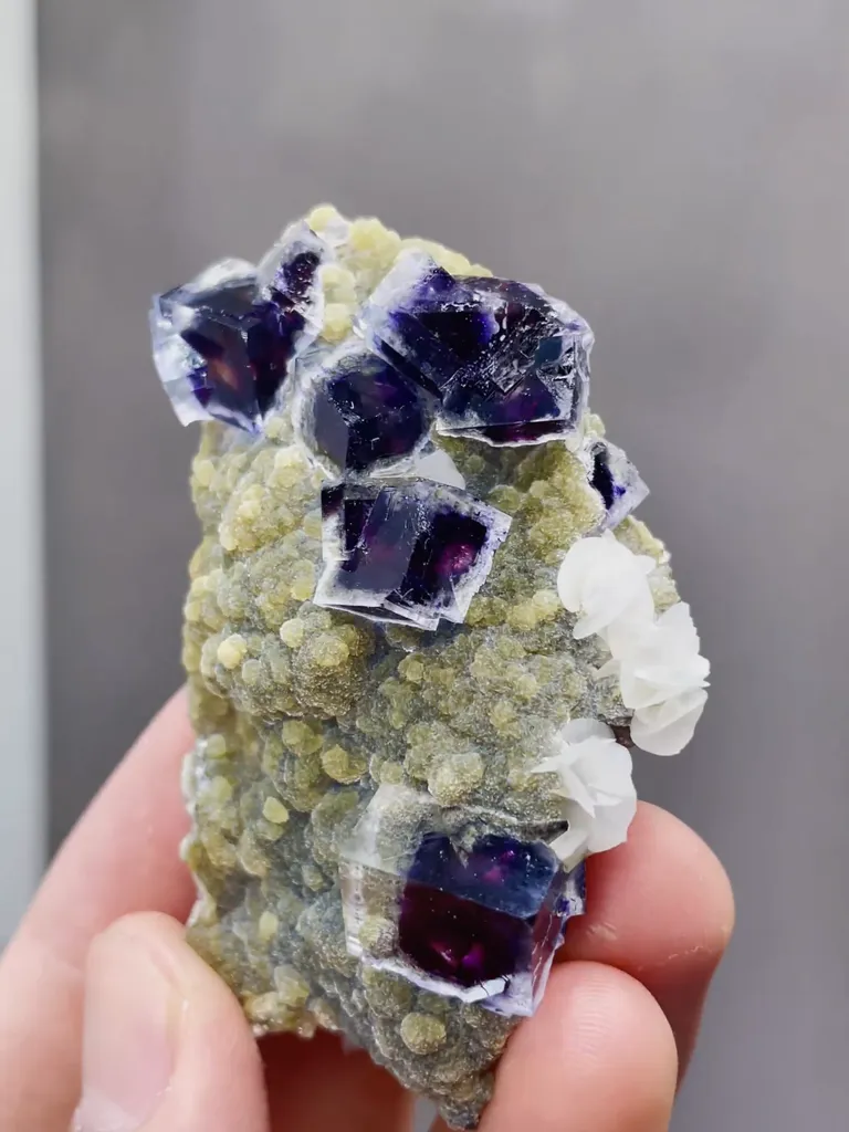 Natural Phantom Fluorite and Flake Calcite coexist with Mica comes from Yindu,Inner Mongolia 40*20*60MM - image 4