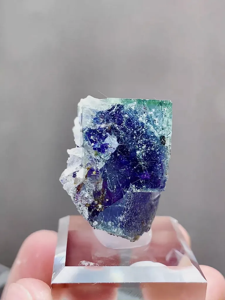 Natural Phantom Fluorite and Jamstenite coexist comes from Yaogangxian,Hunan 25*20*25MM - image 2