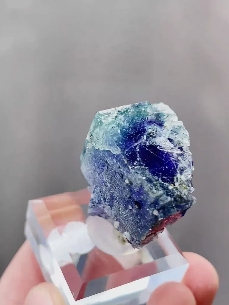Natural Phantom Fluorite and Jamstenite coexist comes from Yaogangxian,Hunan 25*20*25MM - image 3