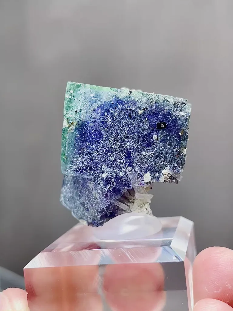 Natural Phantom Fluorite and Jamstenite coexist comes from Yaogangxian,Hunan 25*20*25MM image