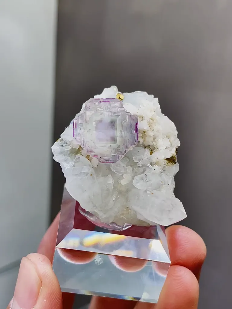 Natural Phantom Fluorite and Quartz coexist comes from Yaogangxian,Hunan 34*25*30MM image