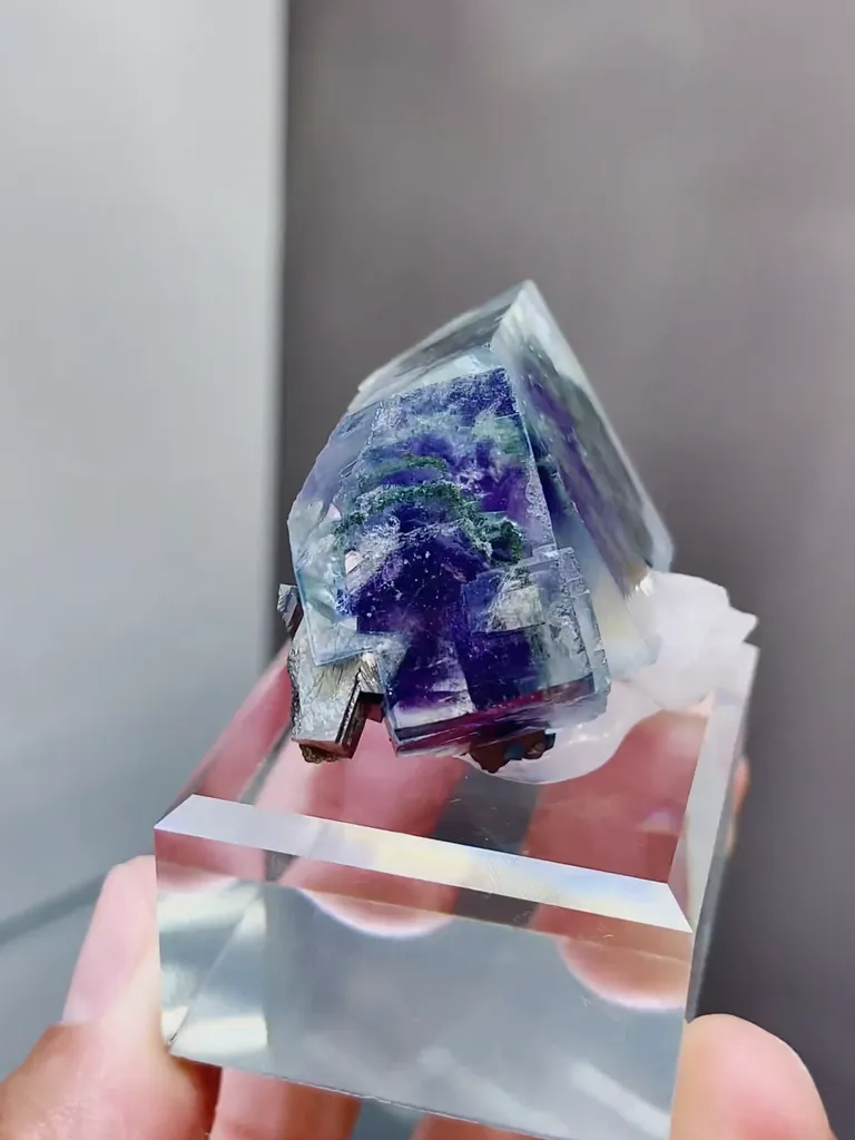 Natural Phantom Fluorite and Quartz coexist comes from Yaogangxian,Hunan 45*30*30MM - image 6