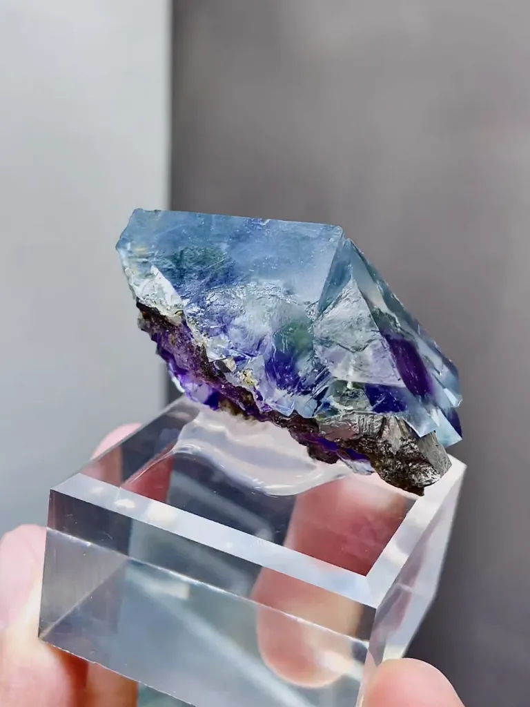 Natural Phantom Fluorite and Quartz coexist comes from Yaogangxian,Hunan 45*30*30MM - image 5
