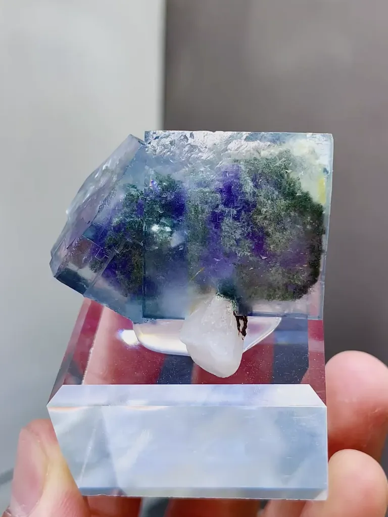Natural Phantom Fluorite and Quartz coexist comes from Yaogangxian,Hunan 45*30*30MM - image 7