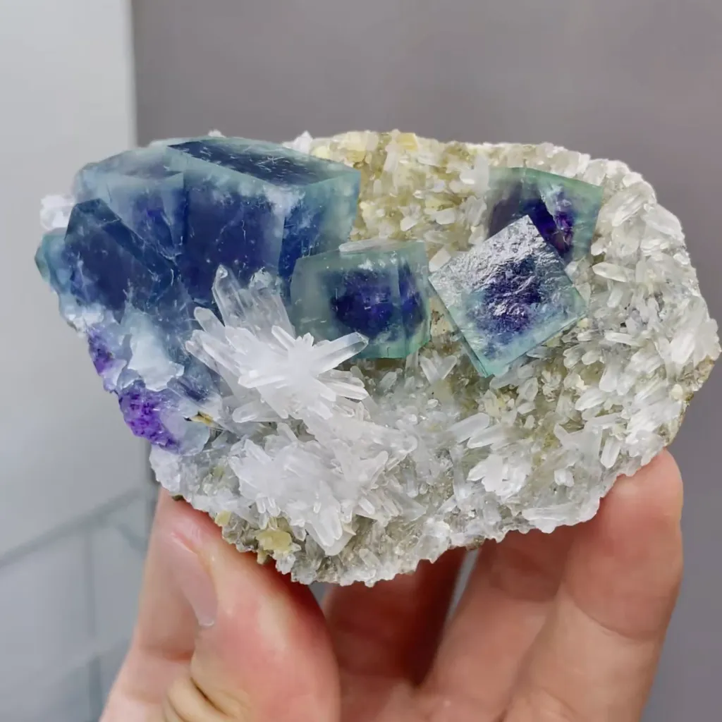 Natural Phantom Fluorite and Quartz Symbiosis comes from Yindu,Inner Mongolia 85*55*30mm image