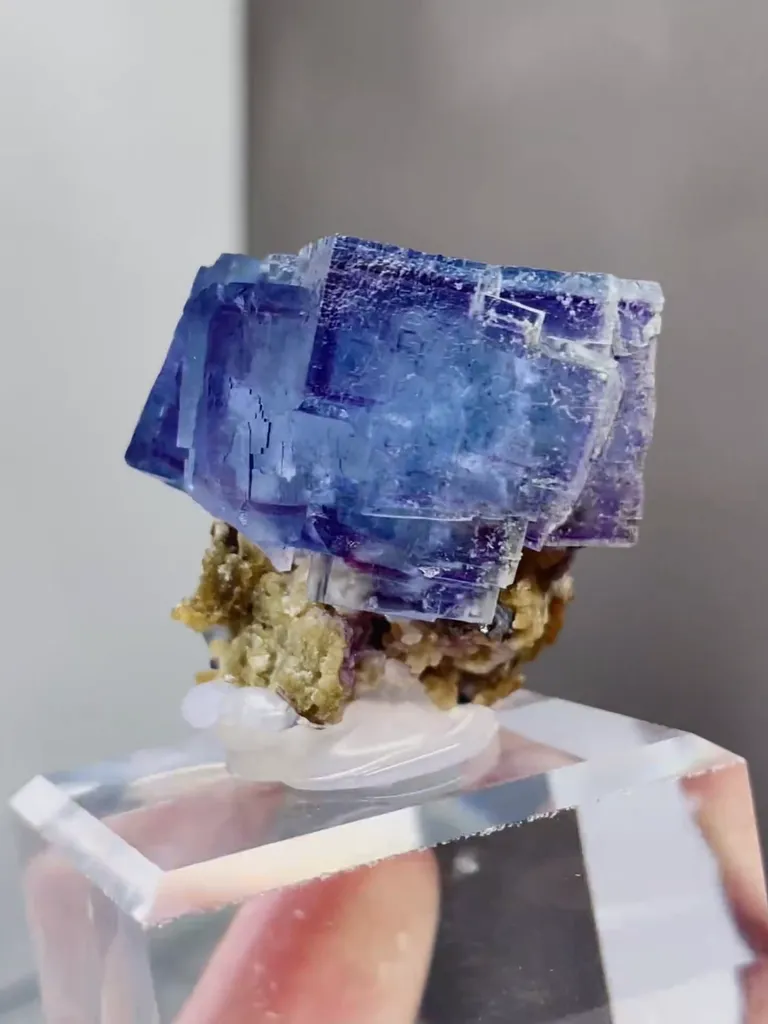 Natural Phantom Fluorite coexists with Mica comes from Yaogangxian,Hunan 40*30*30MM - image 4