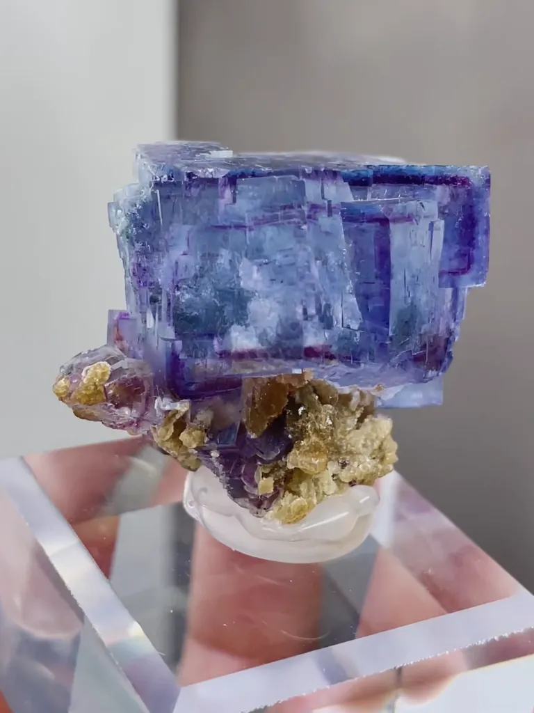 Natural Phantom Fluorite coexists with Mica comes from Yaogangxian,Hunan 40*30*30MM - image 2