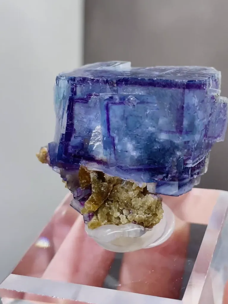 Natural Phantom Fluorite coexists with Mica comes from Yaogangxian,Hunan 40*30*30MM - image 3