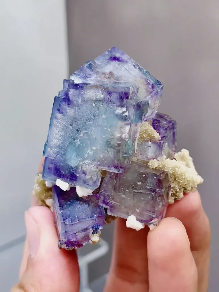 Natural Phantom Fluorite coexists with Mica comes from Yaogangxian,Hunan 50*30*60MM image