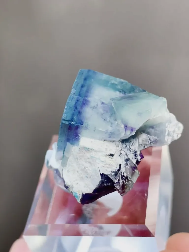 Natural Phantom Fluorite comes from Yaogangxian,Hunan 20*25*20MM - image 4