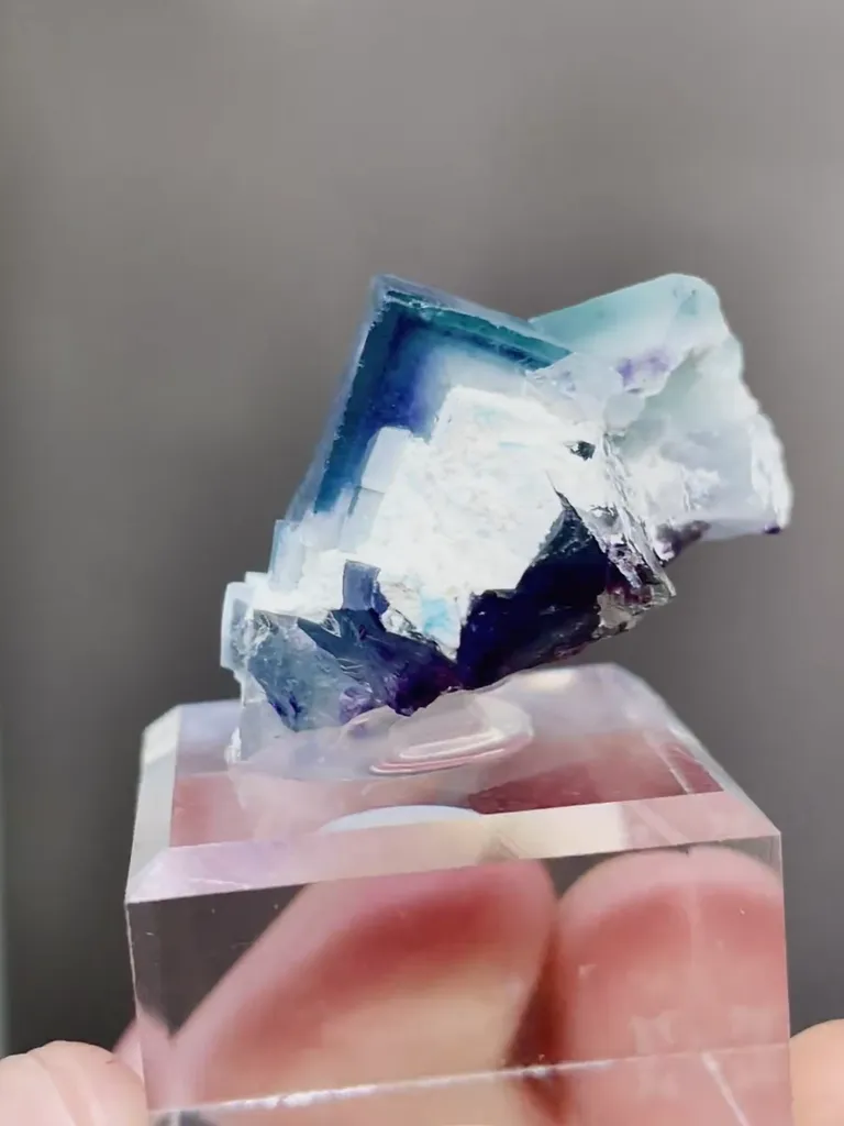 Natural Phantom Fluorite comes from Yaogangxian,Hunan 20*25*20MM - image 3