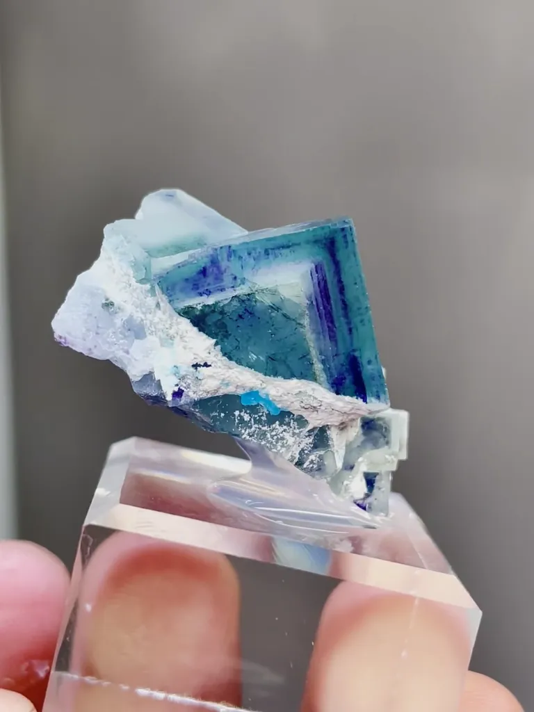 Natural Phantom Fluorite comes from Yaogangxian,Hunan 20*25*20MM - image 2
