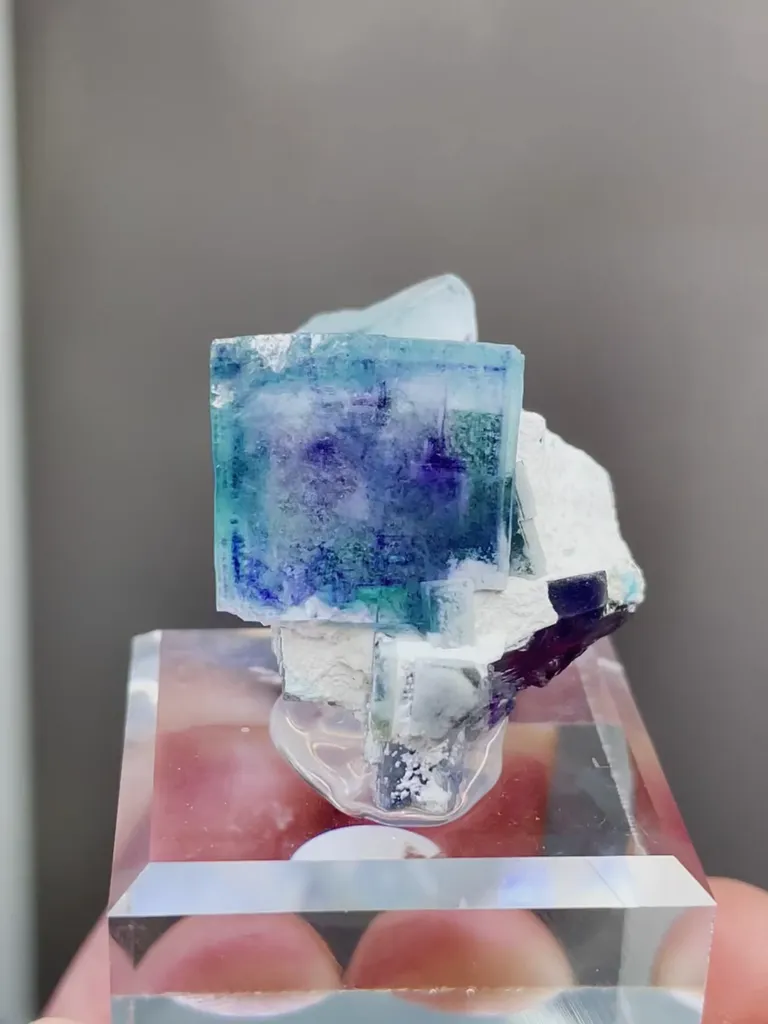 Natural Phantom Fluorite comes from Yaogangxian,Hunan 20*25*20MM image