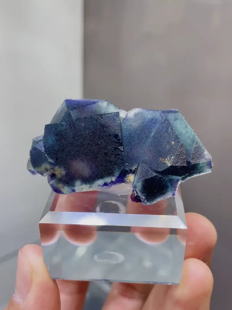 Natural Phantom Fluorite  comes from Yindu, Inner Mongolia 50*30*20MM image