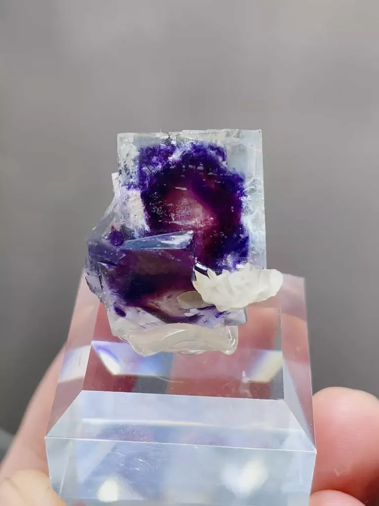 Natural Phantom Fluorite comes from Yindu,Inner Mongolia 20*20*20MM image