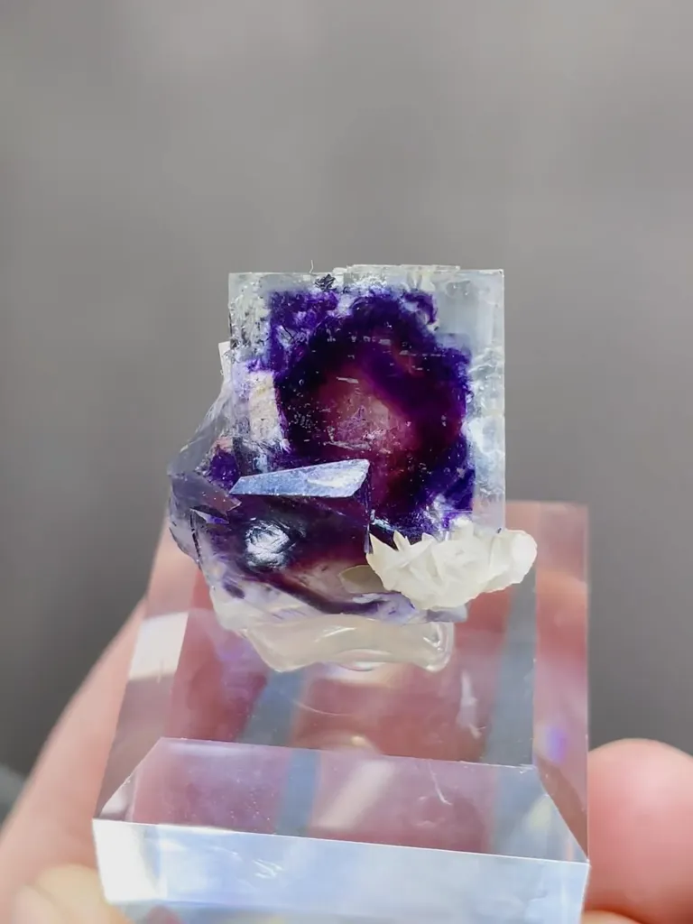 Natural Phantom Fluorite comes from Yindu,Inner Mongolia 20*20*20MM - image 2